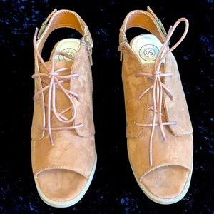 “NNT” SO-Podcast-Cognac-Wedge Ankle Boots SZ:8M